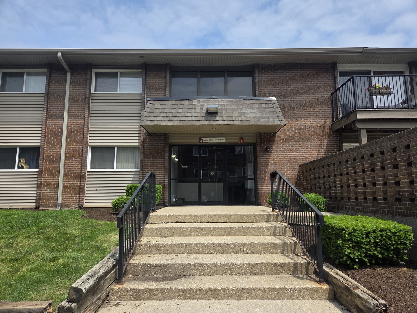 2300 Beau Monde Lane #106, Lisle, IL 60532