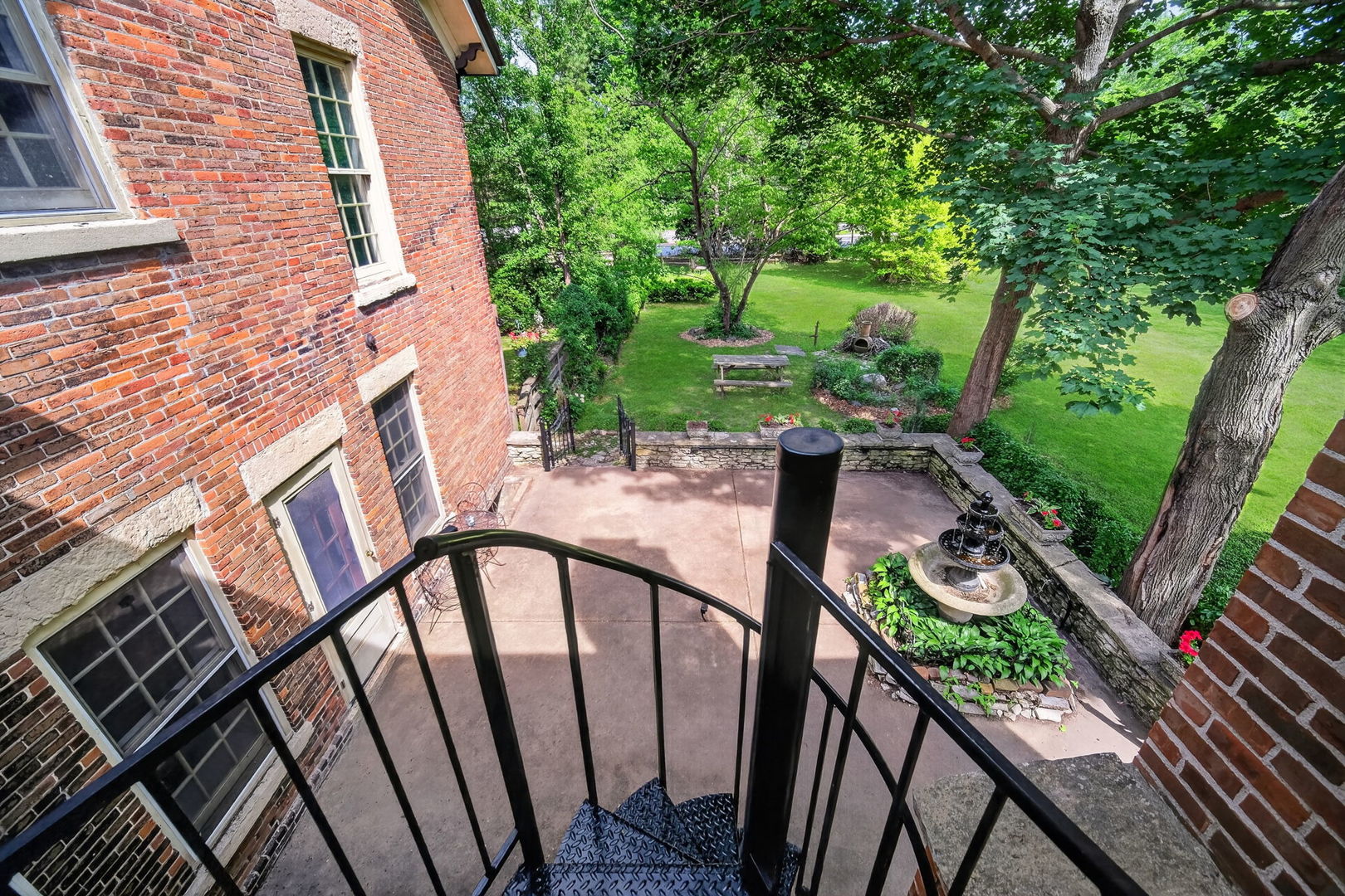 36W927 Red Gate Road, St. Charles, IL 60175