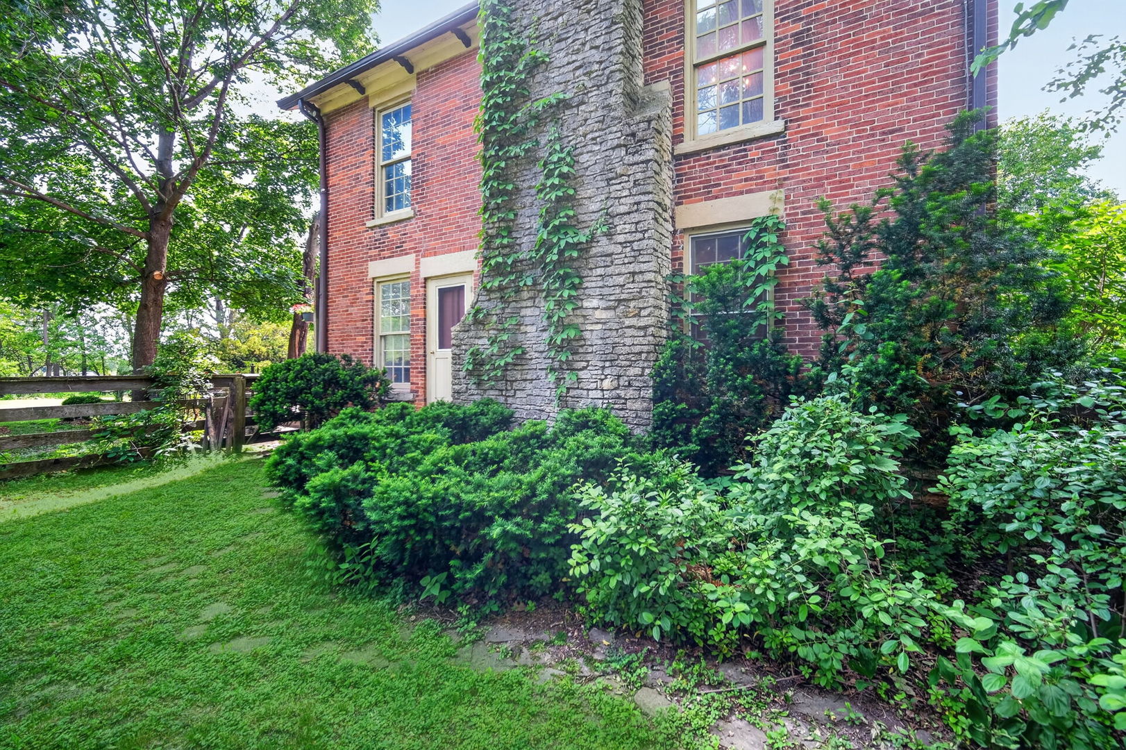 36W927 Red Gate Road, St. Charles, IL 60175