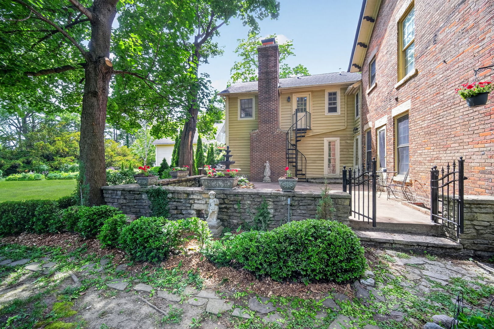 36W927 Red Gate Road, St. Charles, IL 60175