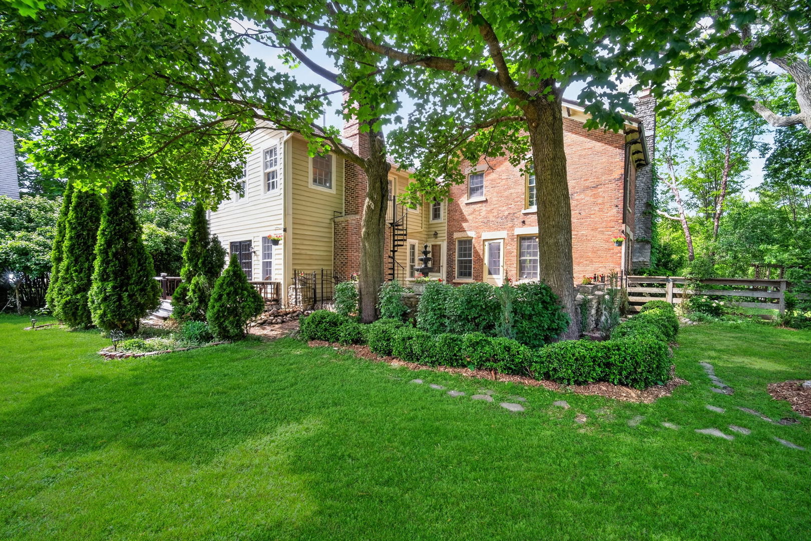 36W927 Red Gate Road, St. Charles, IL 60175