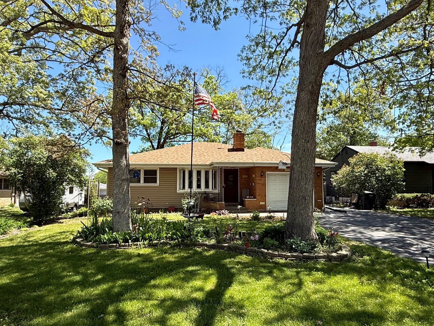 707 Kirkwood Avenue, Winthrop Harbor, IL 60096