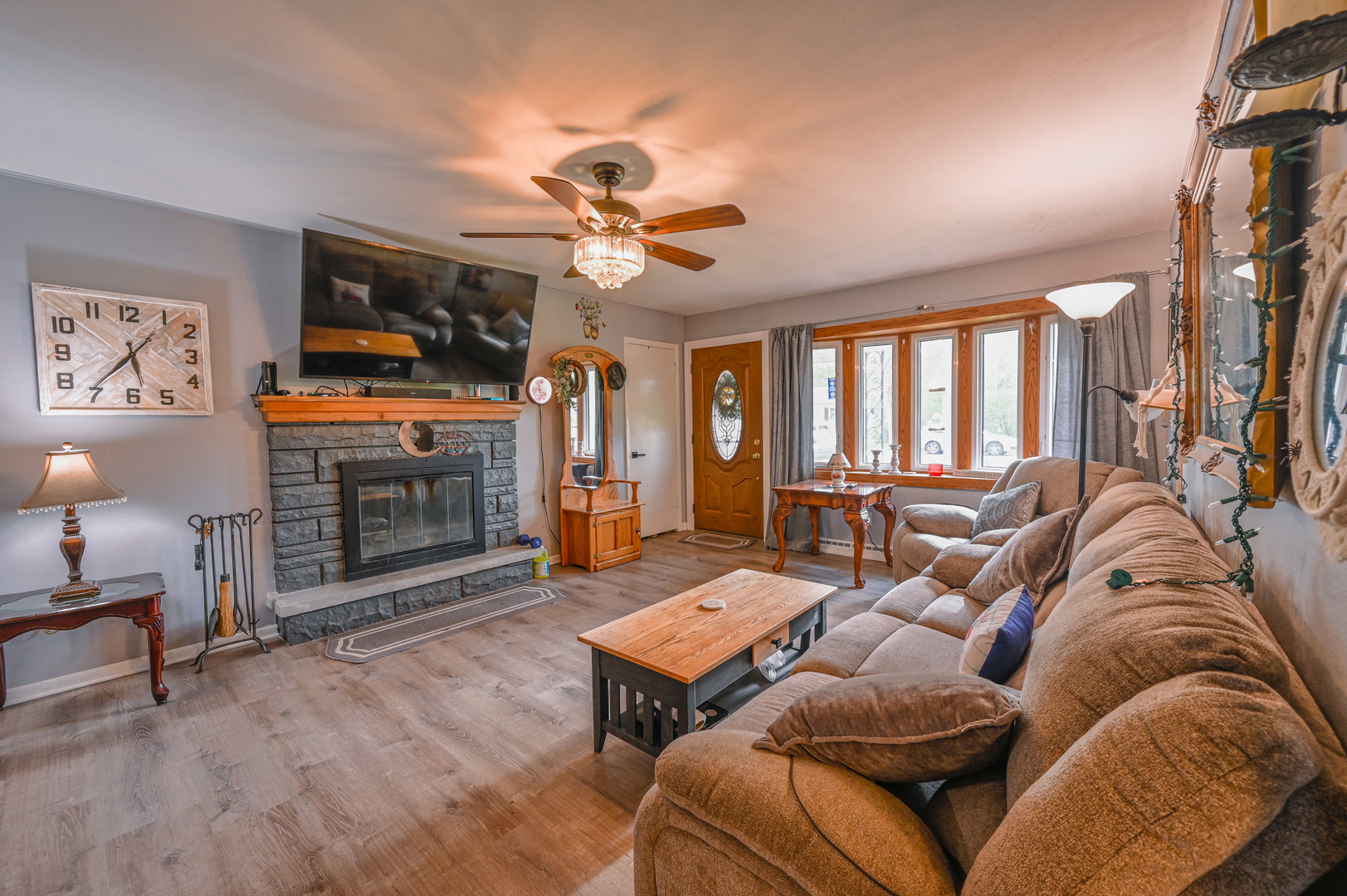 707 Kirkwood Avenue, Winthrop Harbor, IL 60096