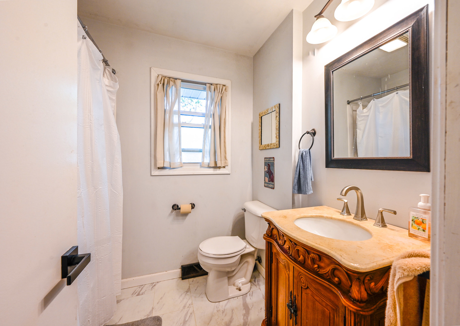 707 Kirkwood Avenue, Winthrop Harbor, IL 60096