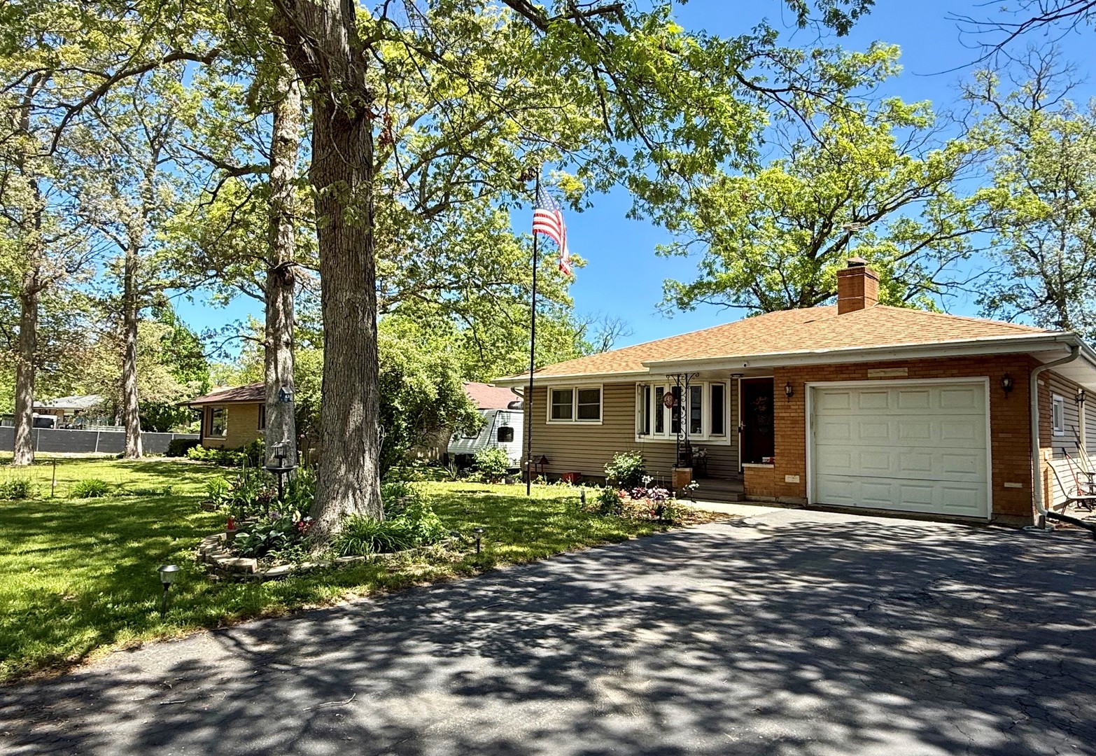 707 Kirkwood Avenue, Winthrop Harbor, IL 60096