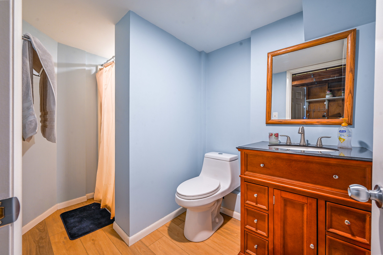 707 Kirkwood Avenue, Winthrop Harbor, IL 60096