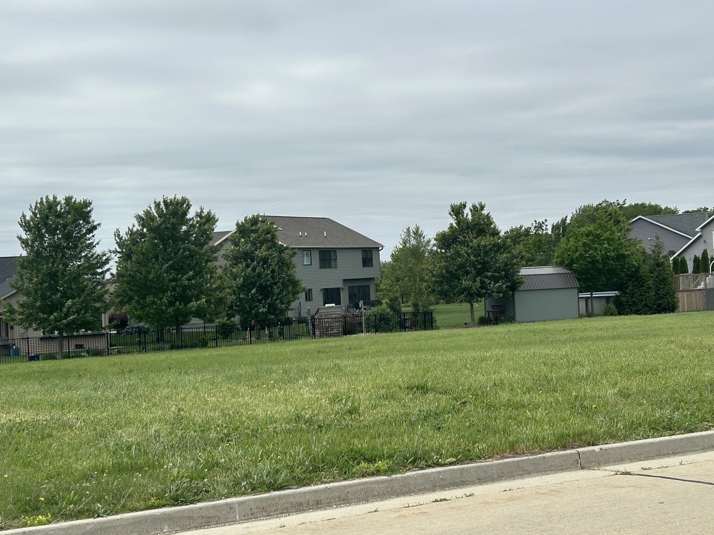 1406 S Mclean Street, Hudson, IL 61748