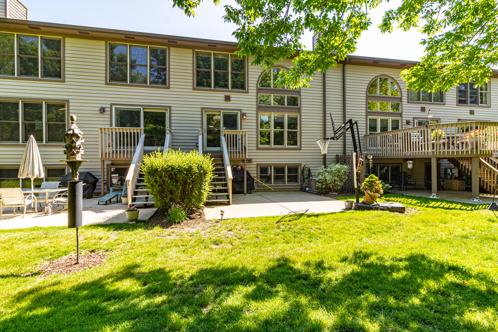302 Kazimour Drive, Lake Barrington, IL 60010