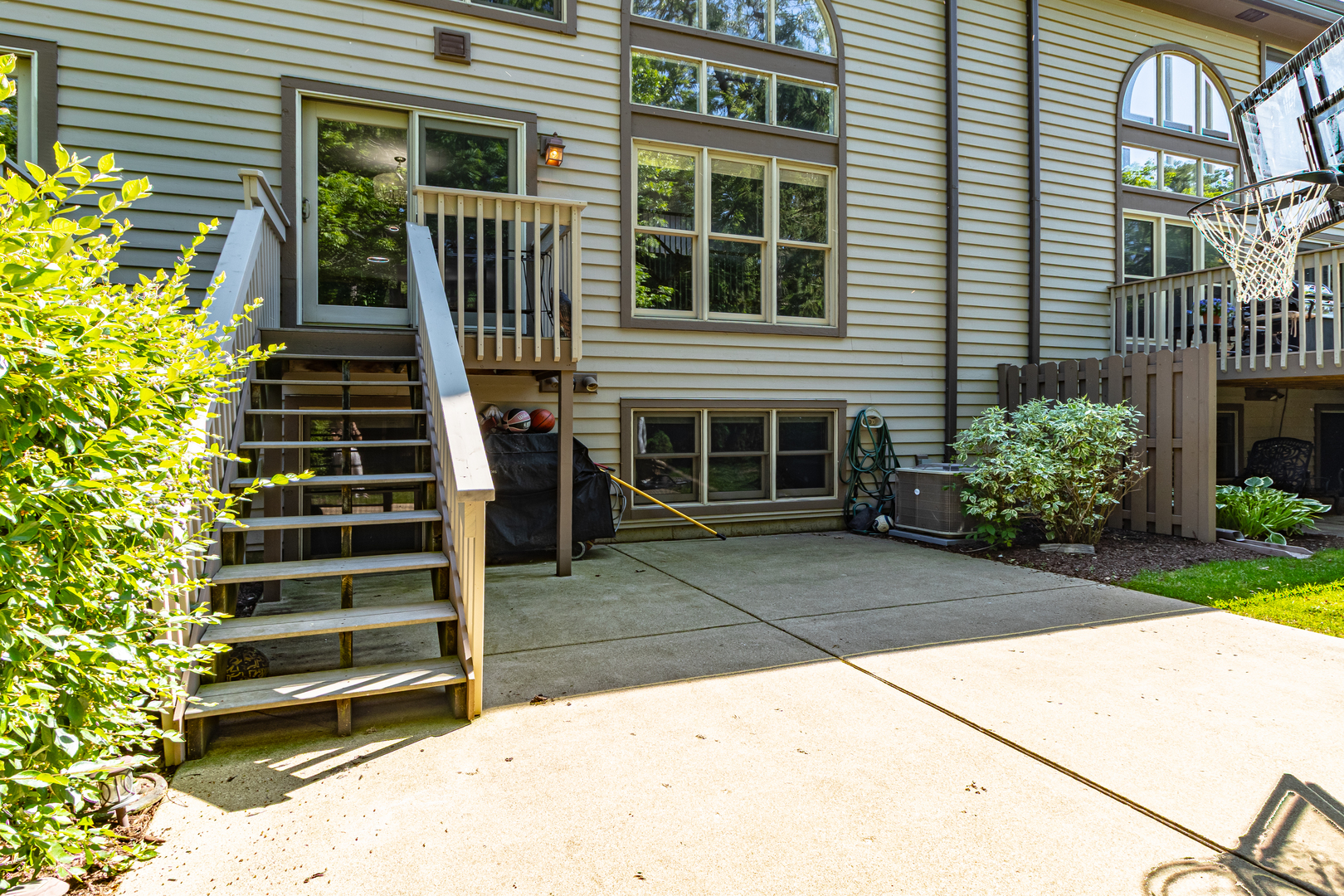 302 Kazimour Drive, Lake Barrington, IL 60010