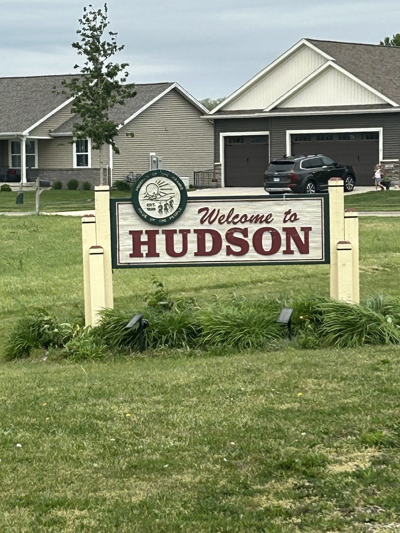 102 Blue Bird Court, Hudson, IL 61748