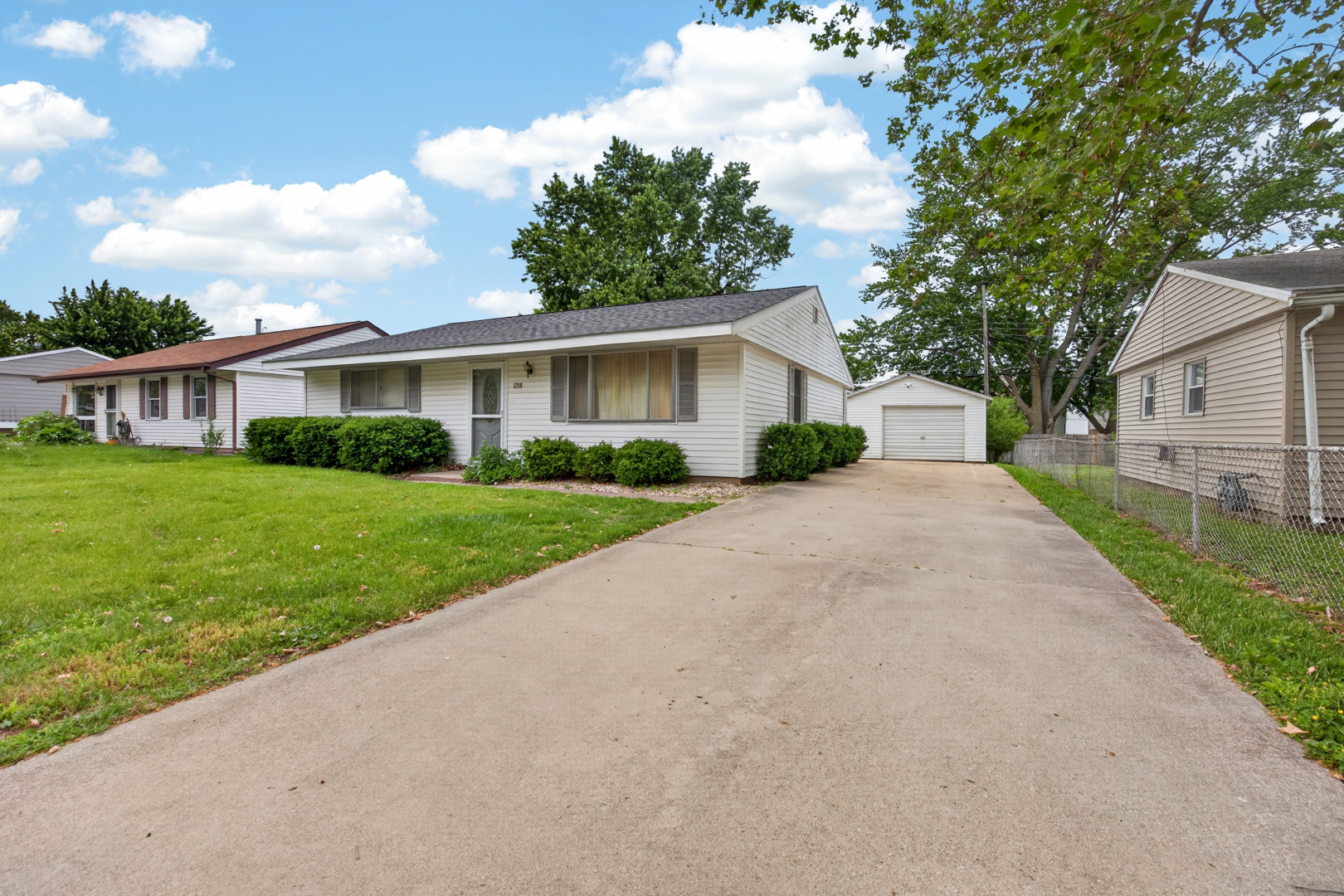 1218 Mt Vernon Drive, Bloomington, IL 61704