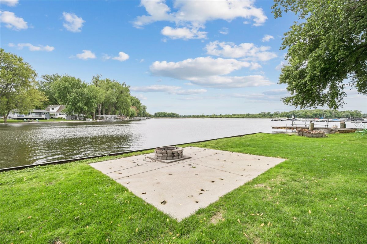 524 Park Avenue, Fox Lake, IL 60020