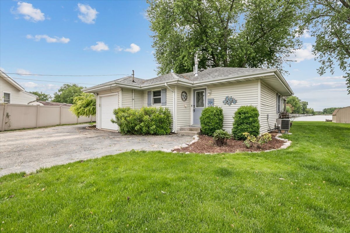 524 Park Avenue, Fox Lake, IL 60020