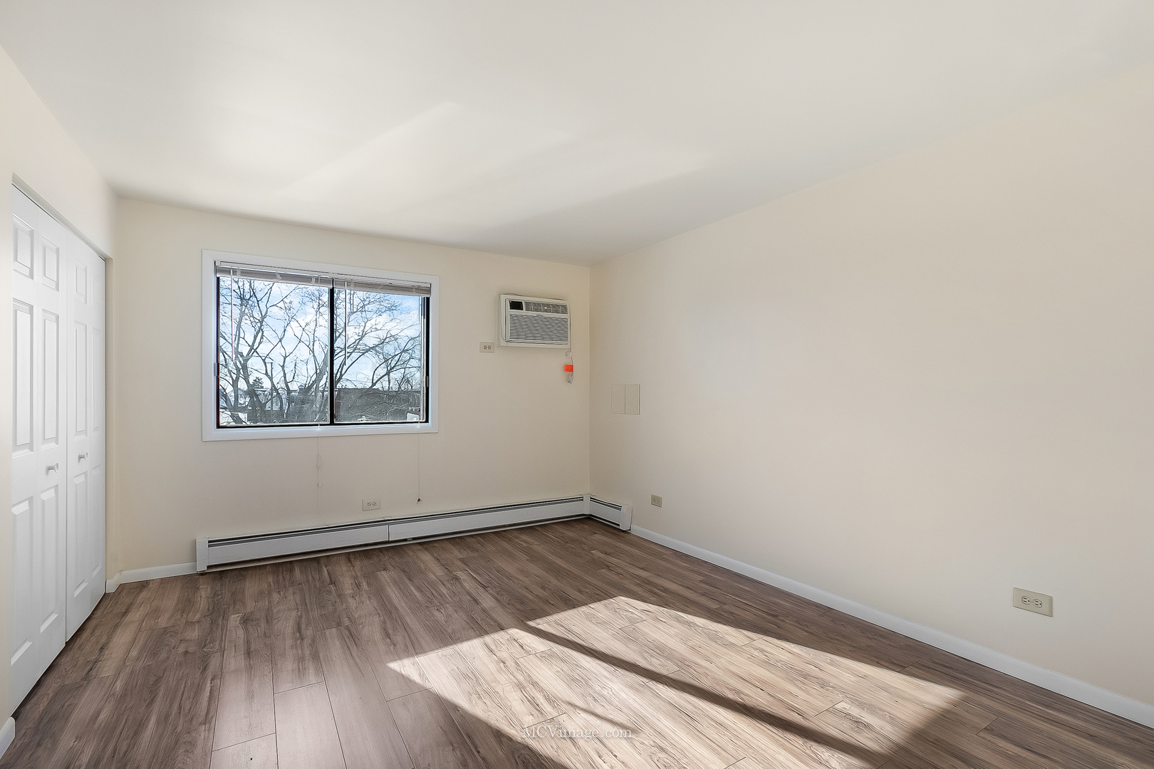 7731 Woodward Avenue #1B, Woodridge, IL 60517