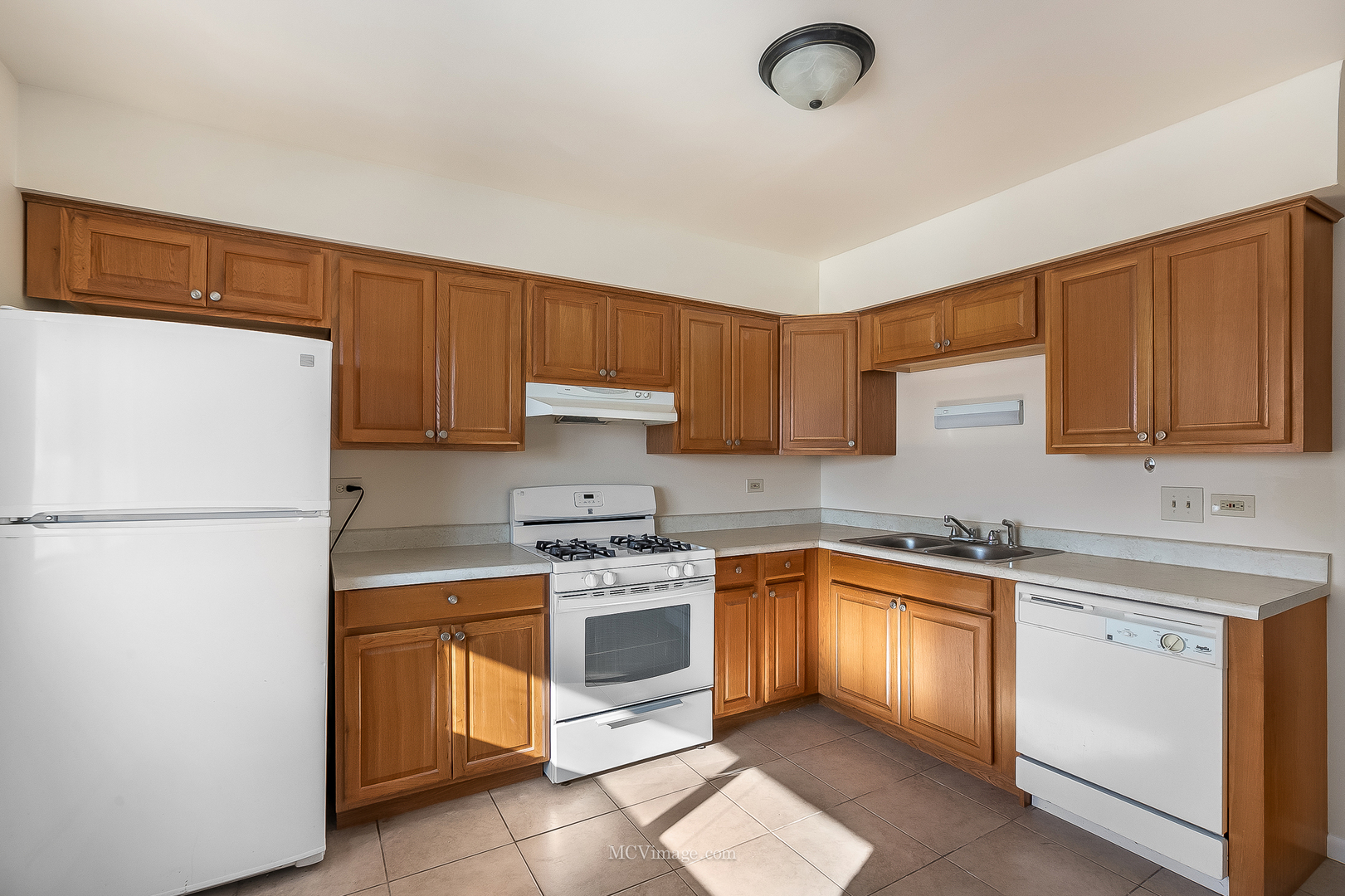 7731 Woodward Avenue #1B, Woodridge, IL 60517