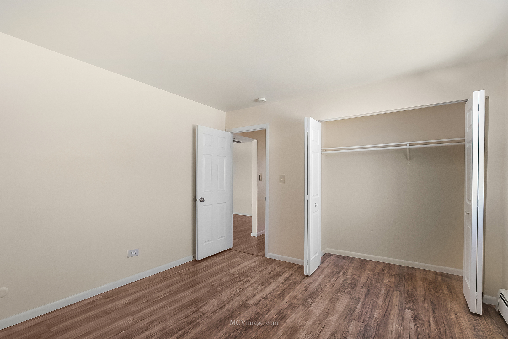 7731 Woodward Avenue #1B, Woodridge, IL 60517