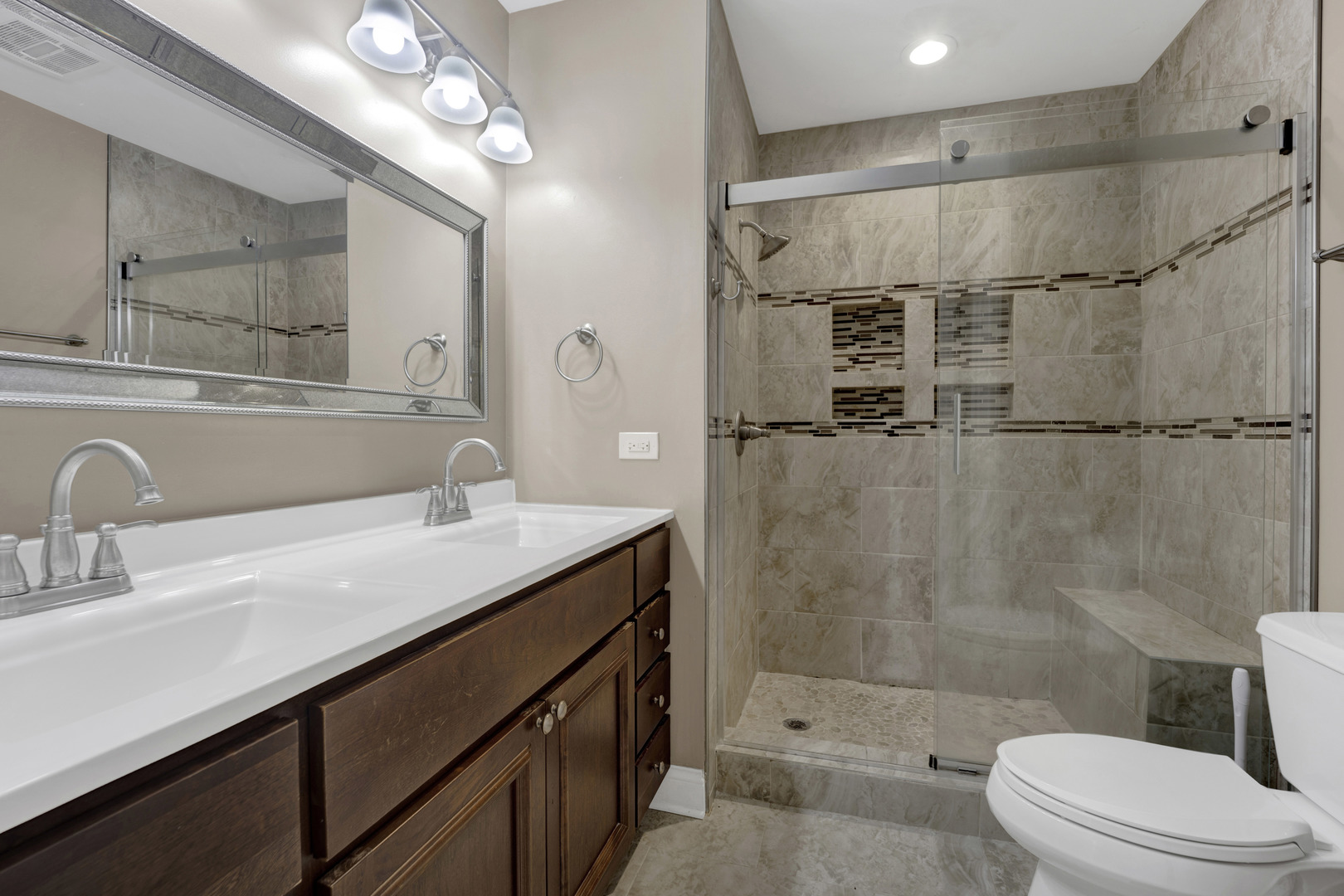 347 W Prairie Circle, Itasca, IL 60143