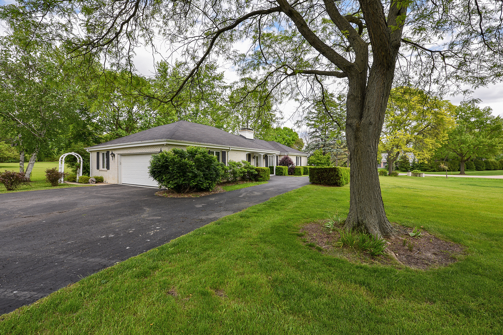 1812 Prestwick Drive, Inverness, IL 60067