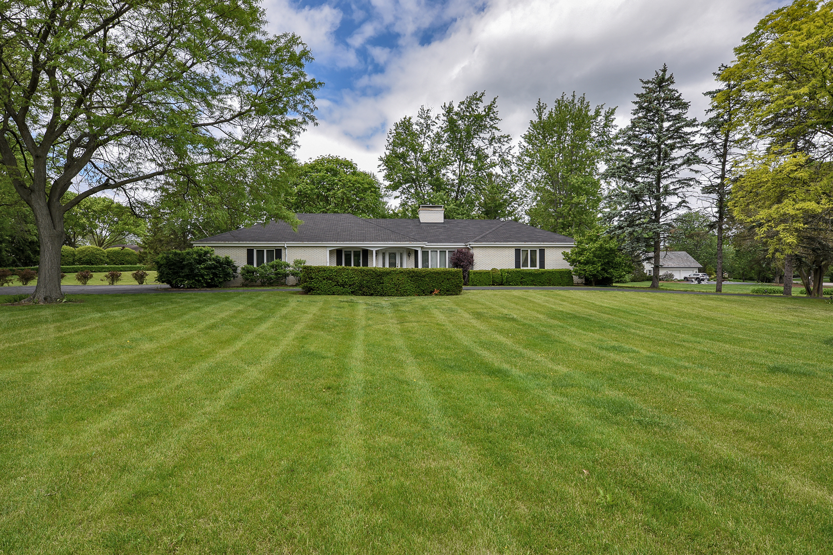 1812 Prestwick Drive, Inverness, IL 60067