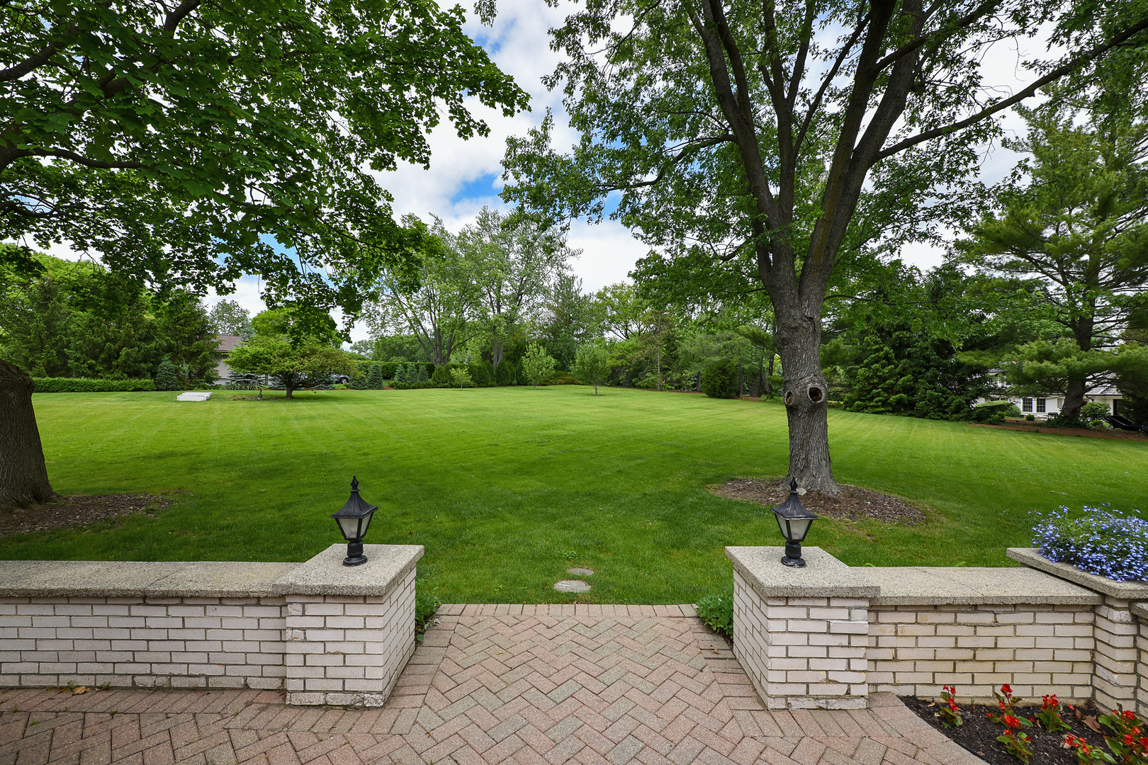1812 Prestwick Drive, Inverness, IL 60067