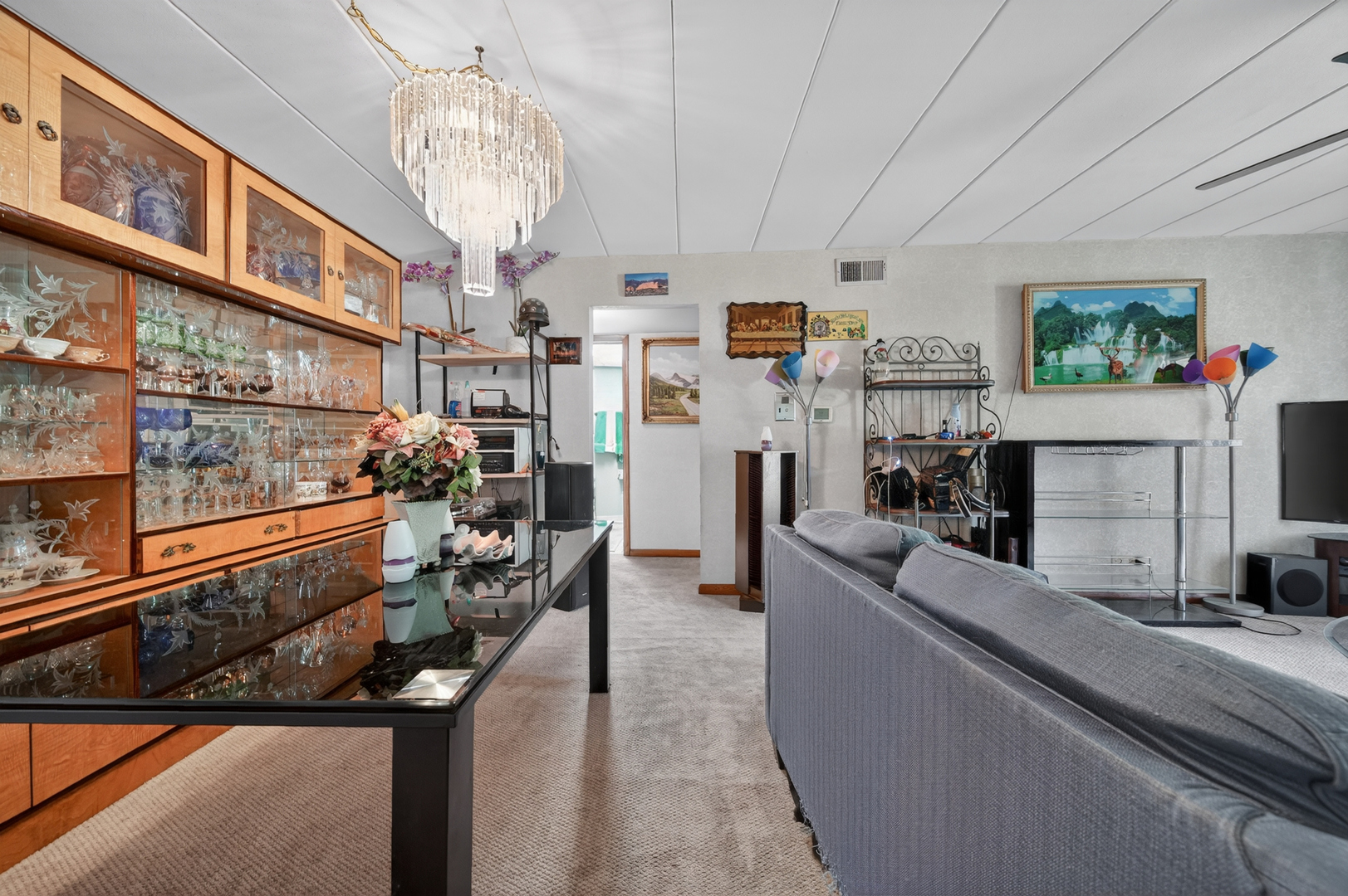 9504 S 86th Avenue #201, Hickory Hills, IL 60457