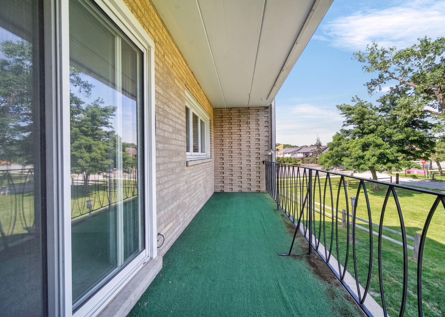 9504 S 86th Avenue #201, Hickory Hills, IL 60457