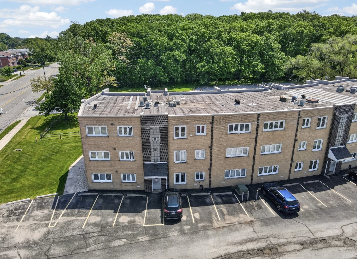 9504 S 86th Avenue #201, Hickory Hills, IL 60457