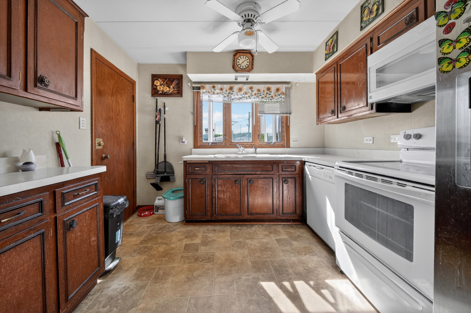9504 S 86th Avenue #201, Hickory Hills, IL 60457