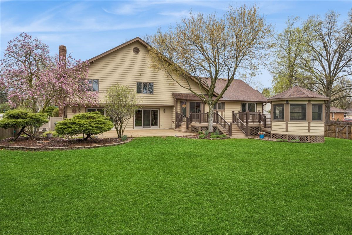 6037 Dunham Road, Downers Grove, IL 60516