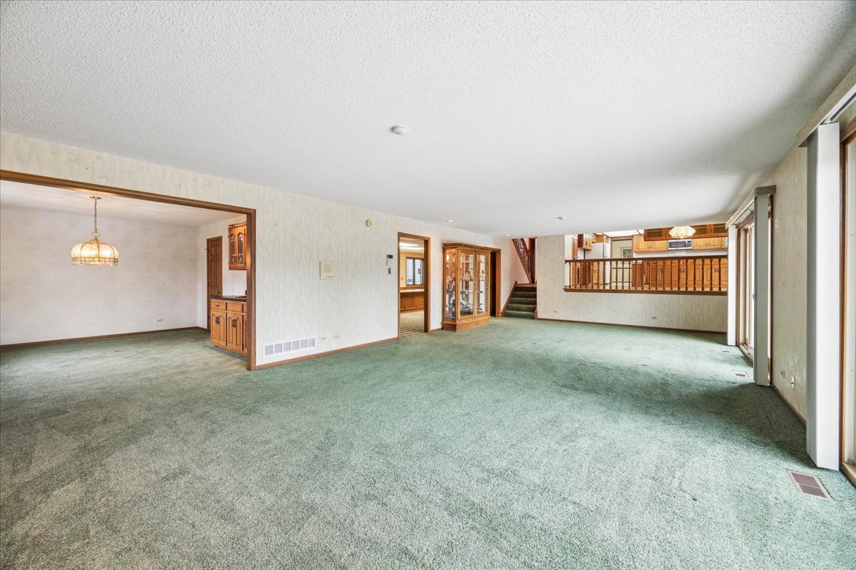 6037 Dunham Road, Downers Grove, IL 60516