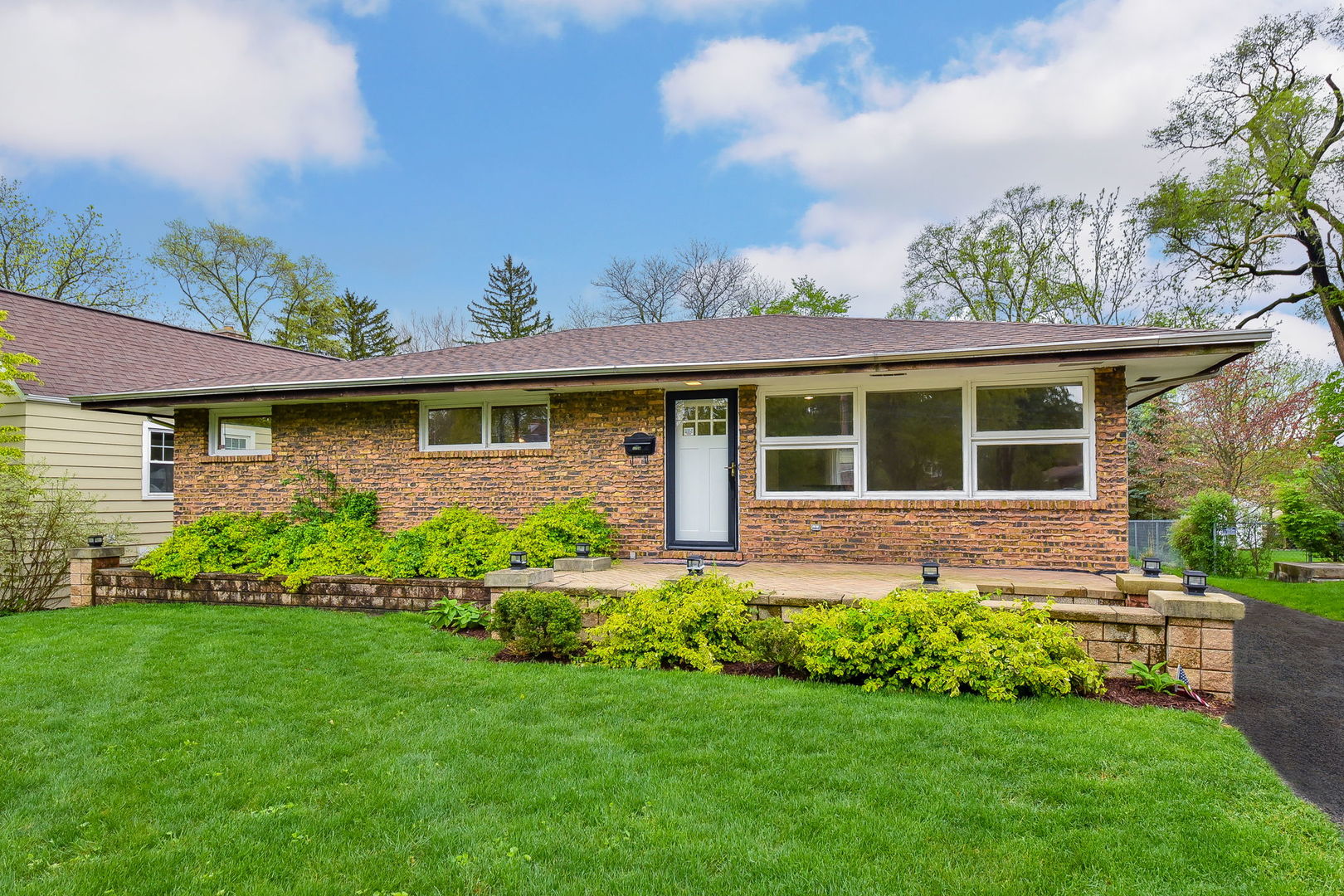 1706 E Liberty Drive, Wheaton, IL 60187