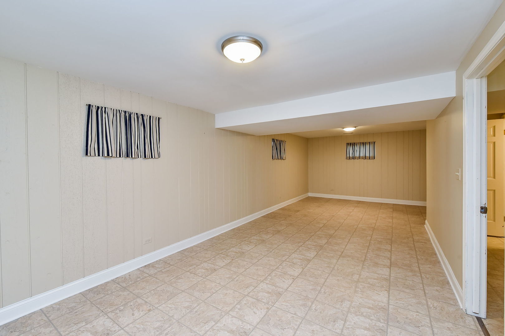 1706 E Liberty Drive, Wheaton, IL 60187