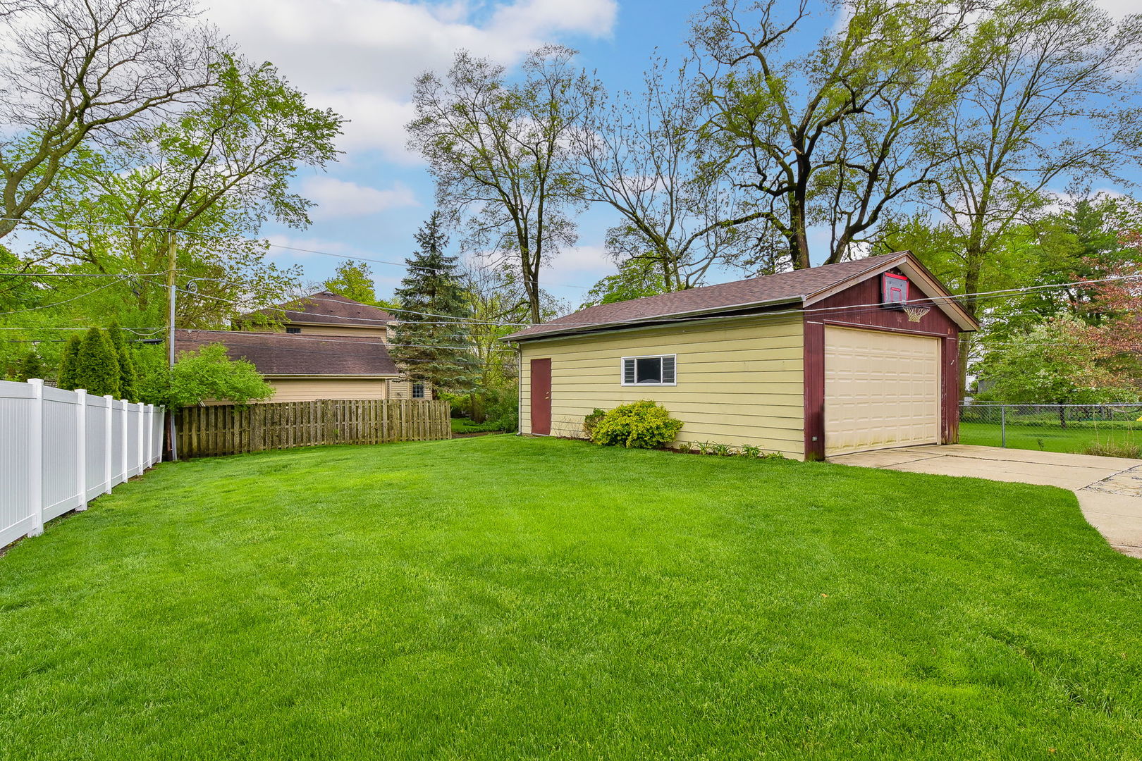 1706 E Liberty Drive, Wheaton, IL 60187