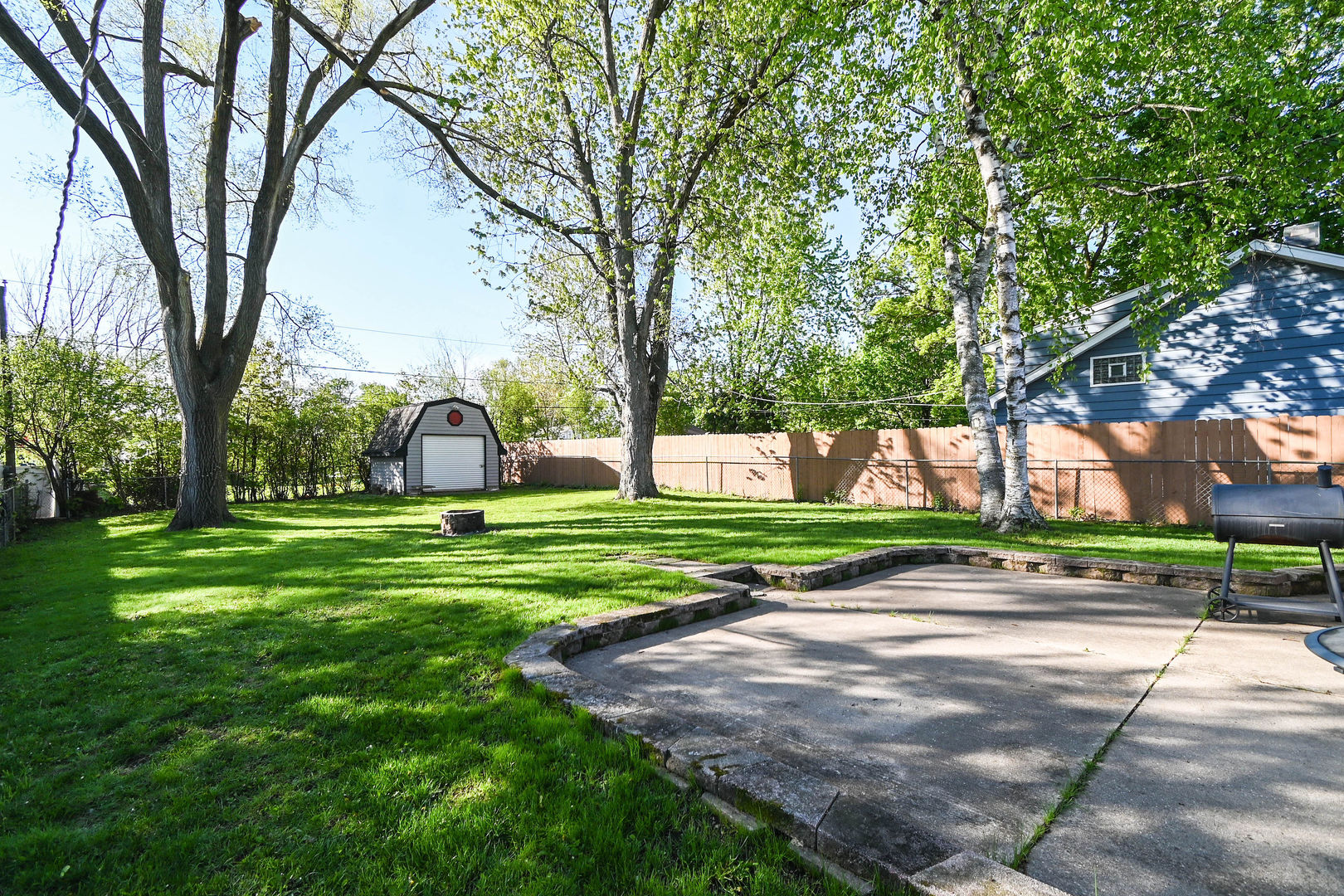 127 S Hawthorne Boulevard, Mundelein, IL 60060