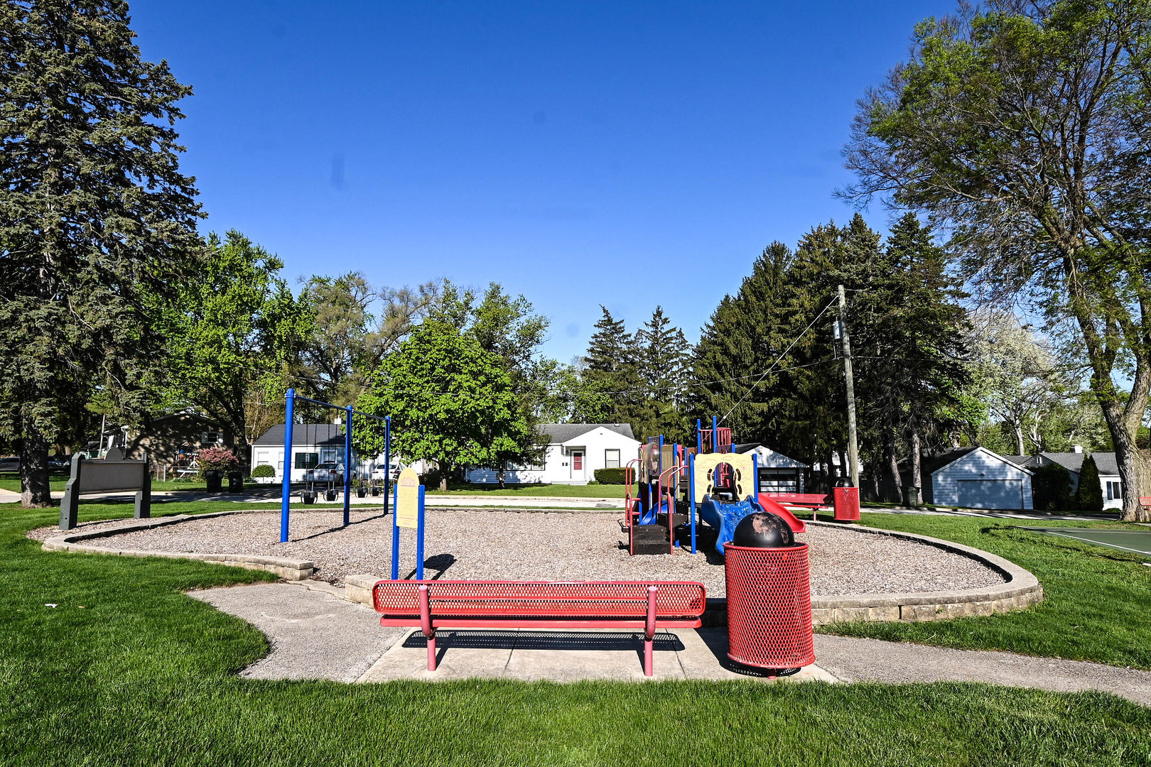 127 S Hawthorne Boulevard, Mundelein, IL 60060