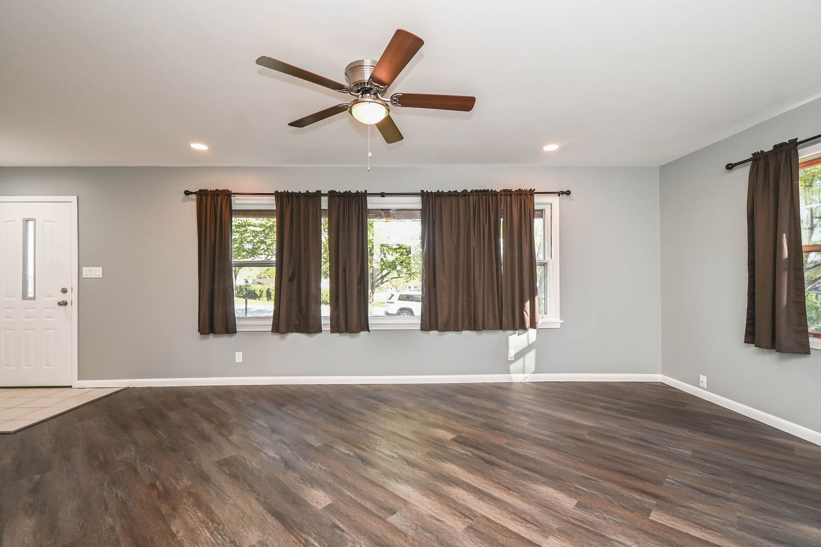 127 S Hawthorne Boulevard, Mundelein, IL 60060