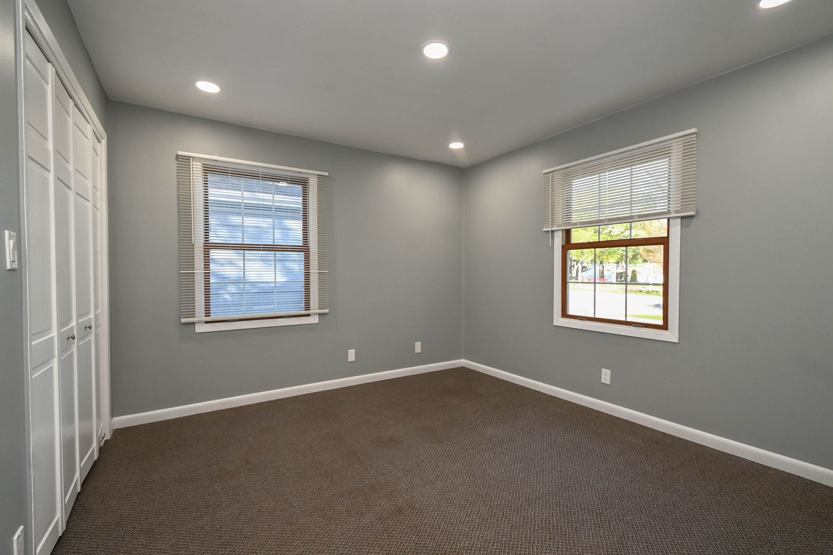 127 S Hawthorne Boulevard, Mundelein, IL 60060