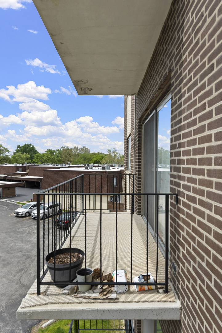 9820 S Pulaski Road #203, Oak Lawn, IL 60453