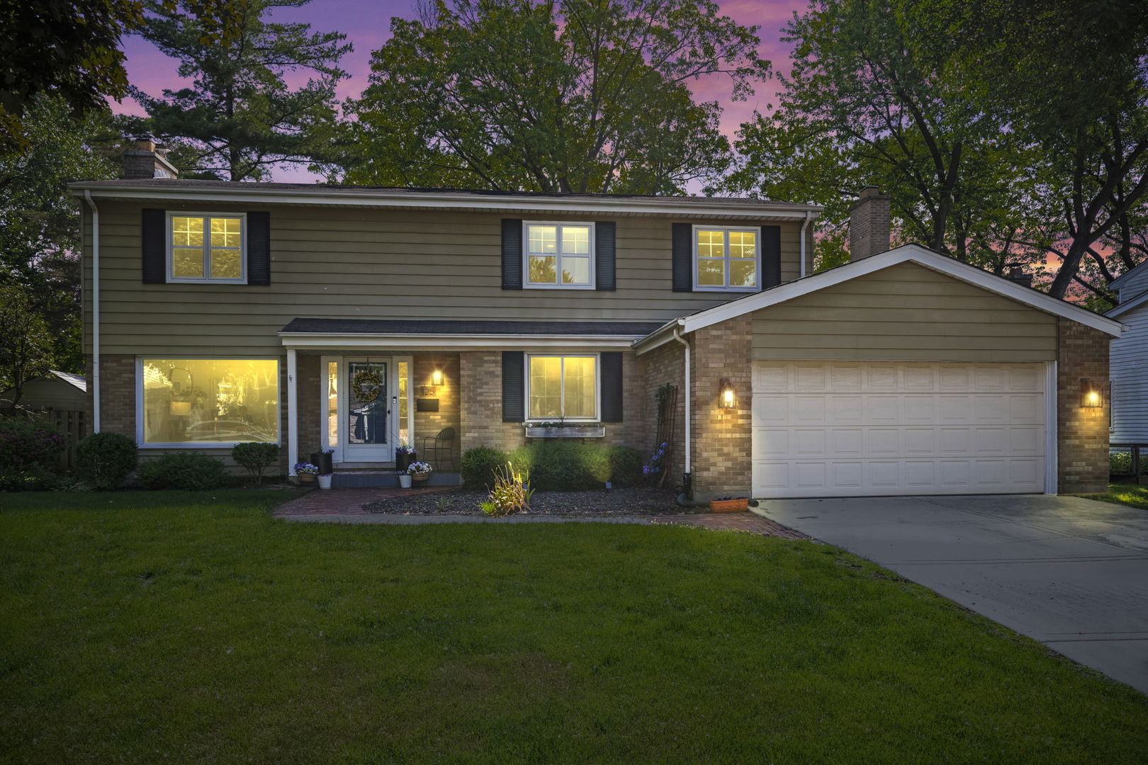 125 N Gibbons Avenue, Arlington Heights, IL 60004