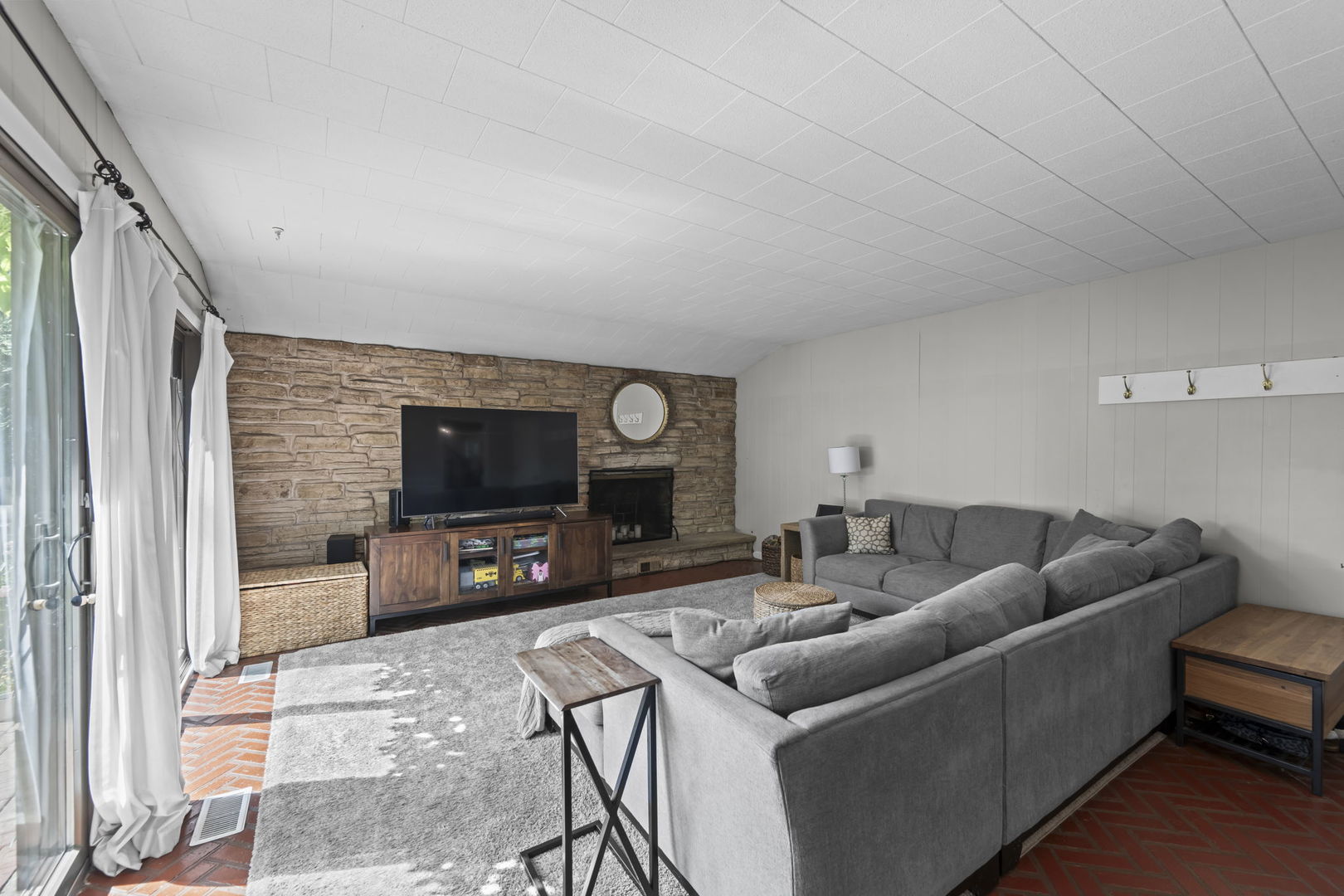 125 N Gibbons Avenue, Arlington Heights, IL 60004