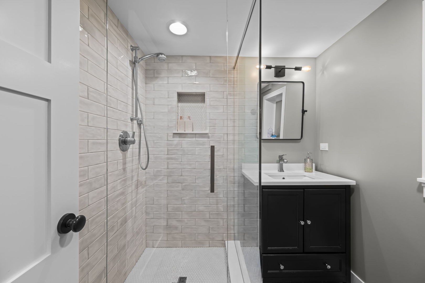 125 N Gibbons Avenue, Arlington Heights, IL 60004