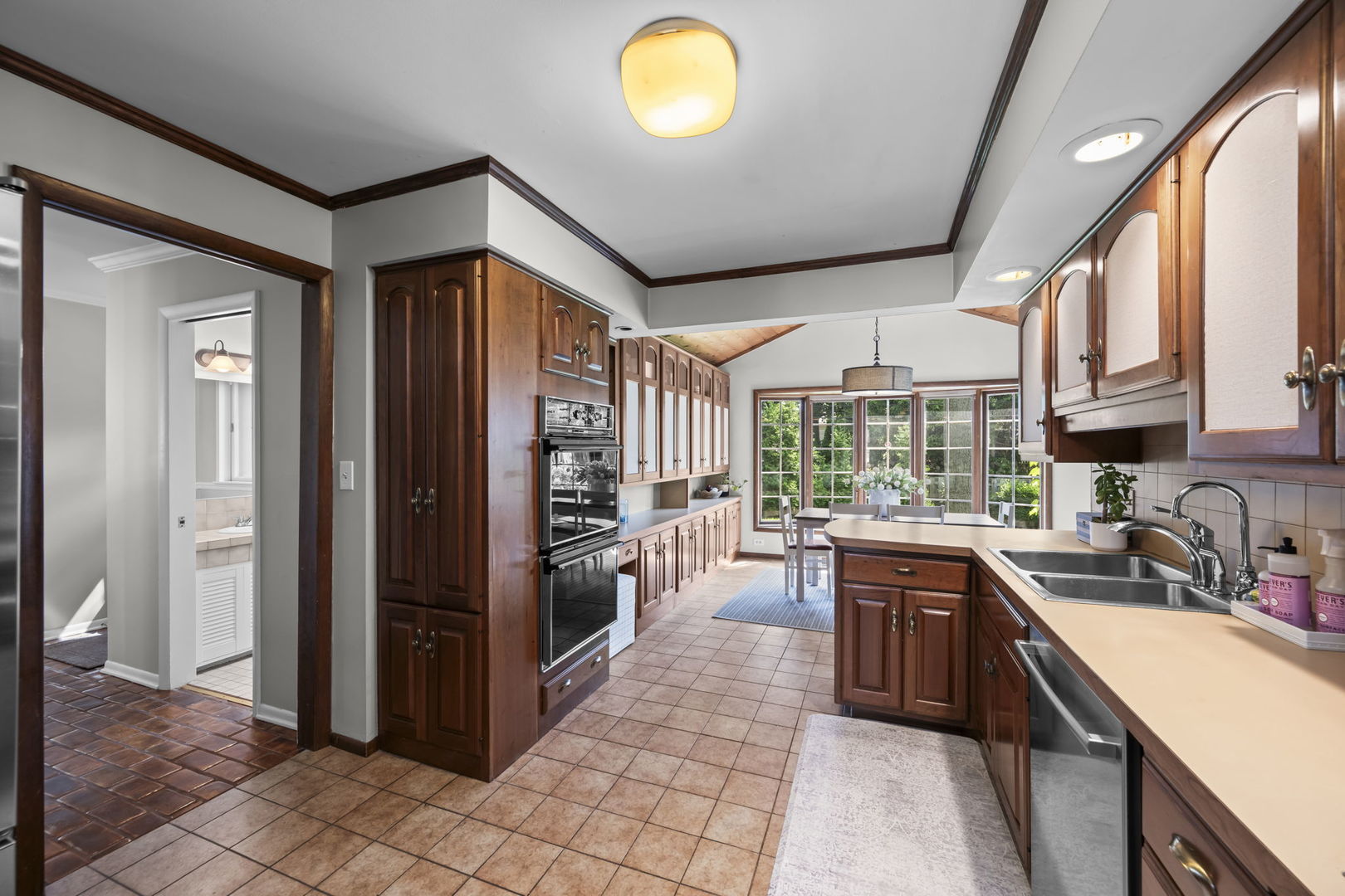 125 N Gibbons Avenue, Arlington Heights, IL 60004
