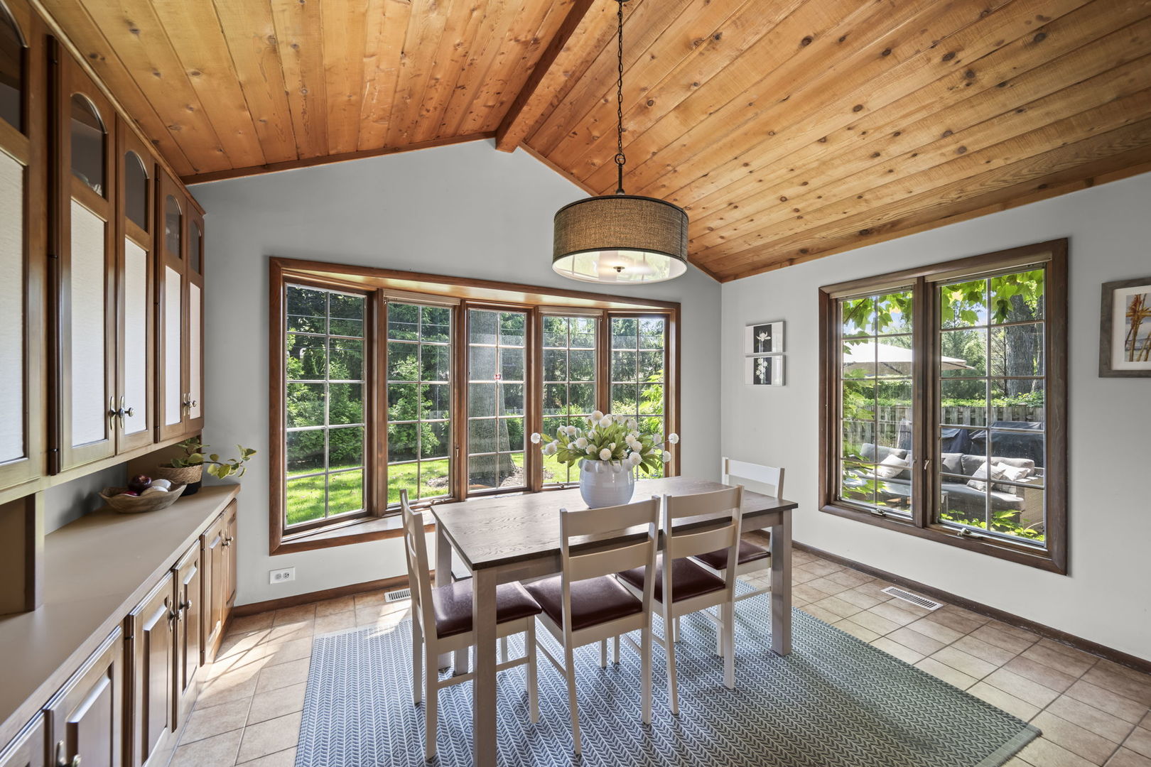 125 N Gibbons Avenue, Arlington Heights, IL 60004