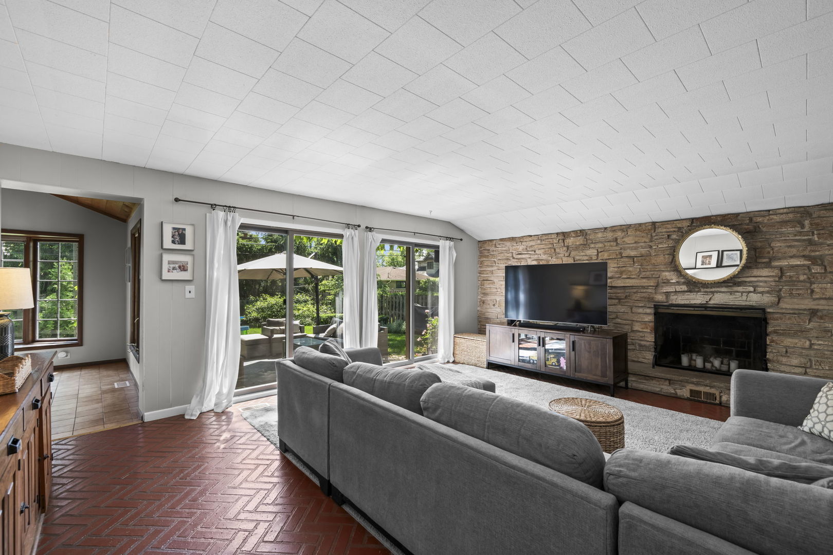 125 N Gibbons Avenue, Arlington Heights, IL 60004