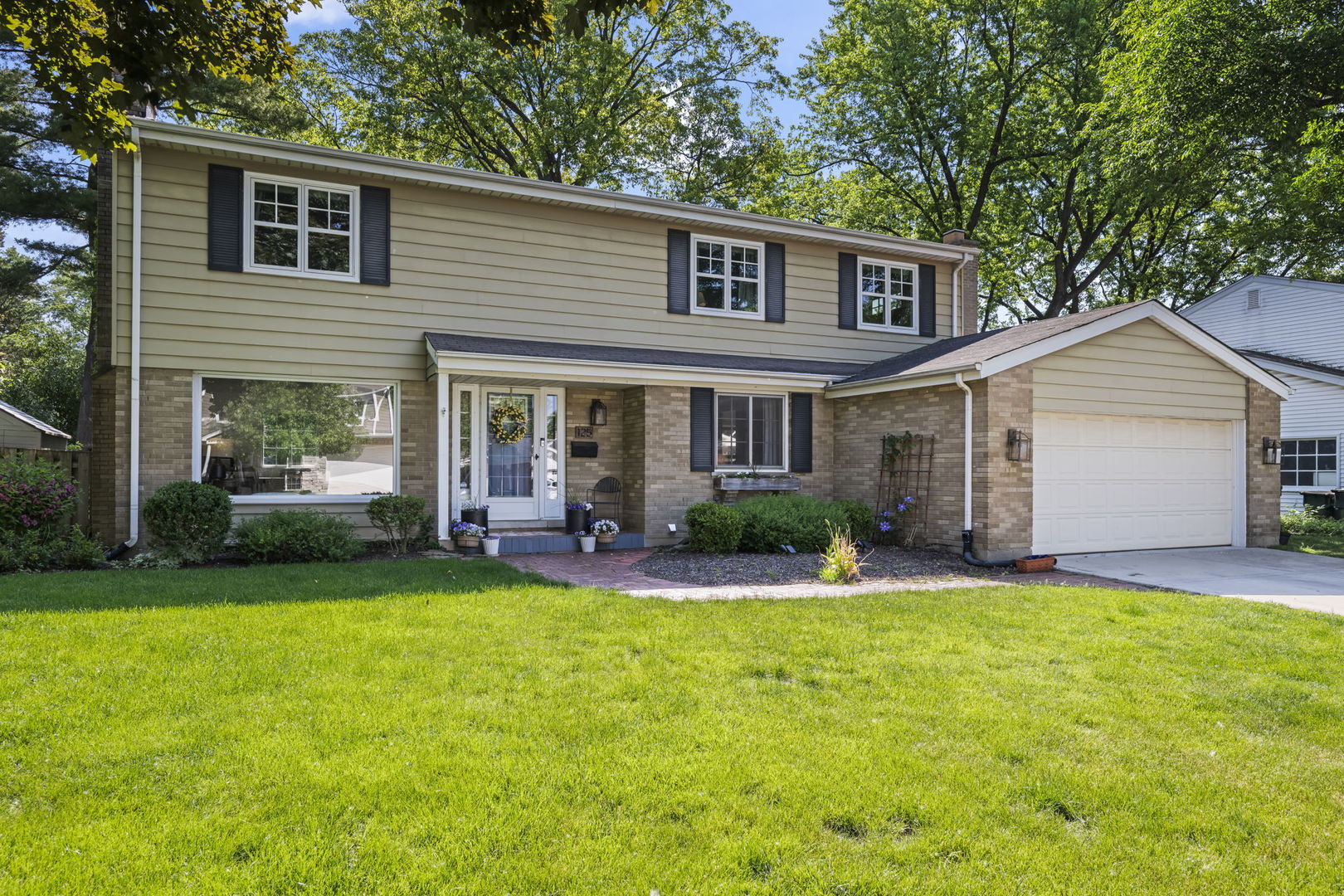 125 N Gibbons Avenue, Arlington Heights, IL 60004