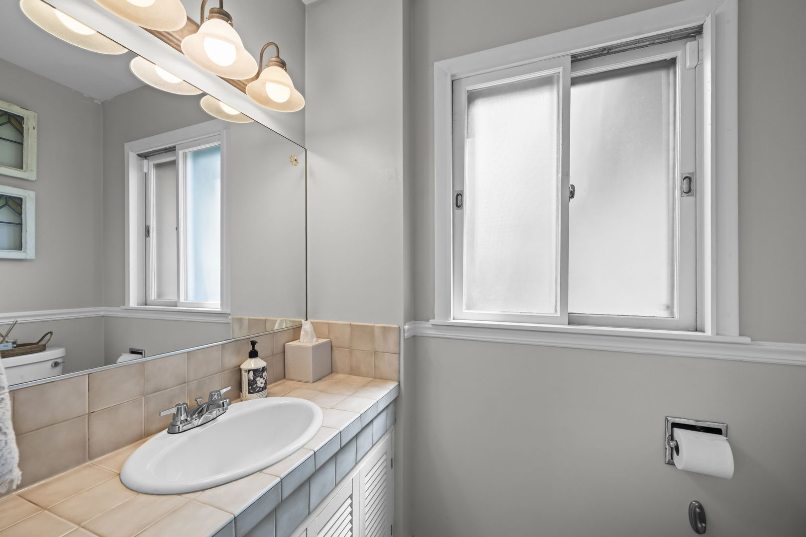 125 N Gibbons Avenue, Arlington Heights, IL 60004