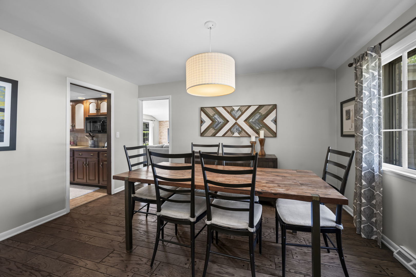 125 N Gibbons Avenue, Arlington Heights, IL 60004