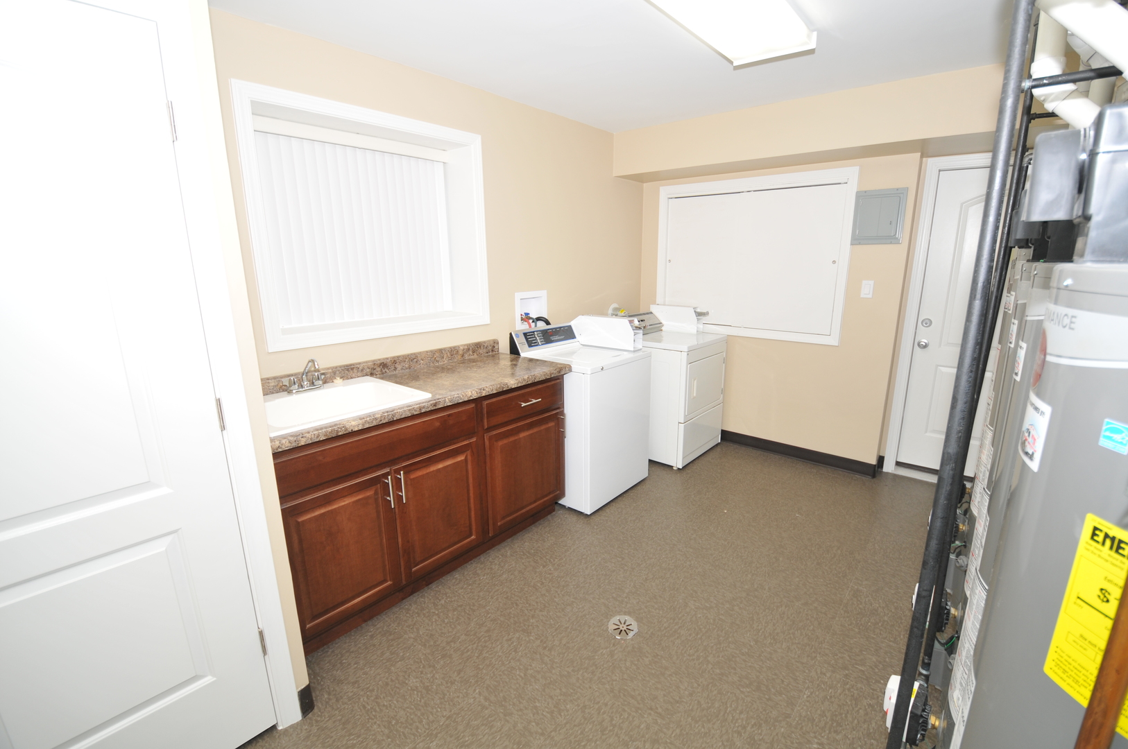 32 N Main Street #1S, Glen Ellyn, IL 60137