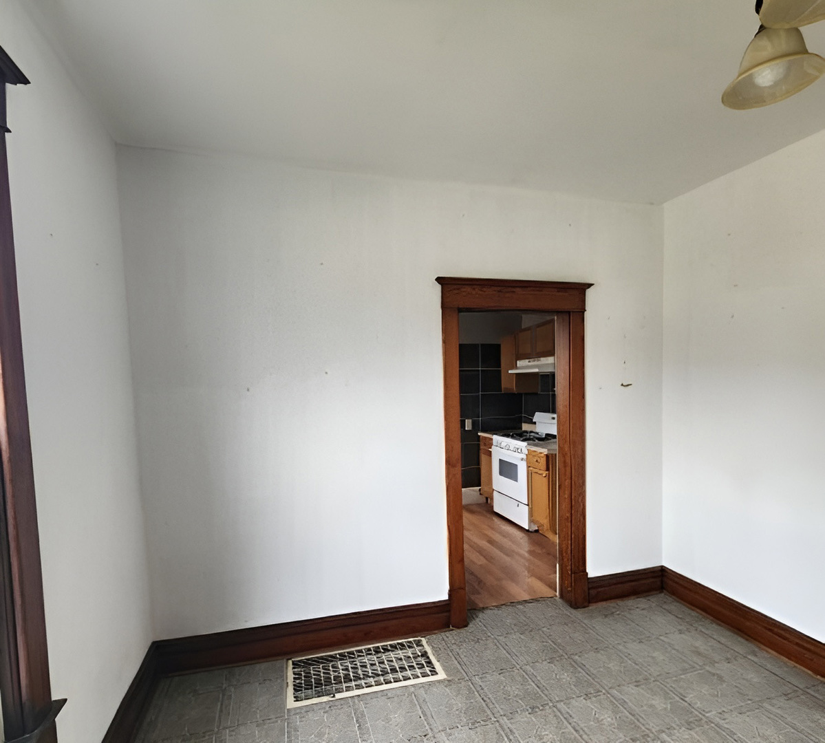 404 W 1st Street, Galesburg, IL 61401