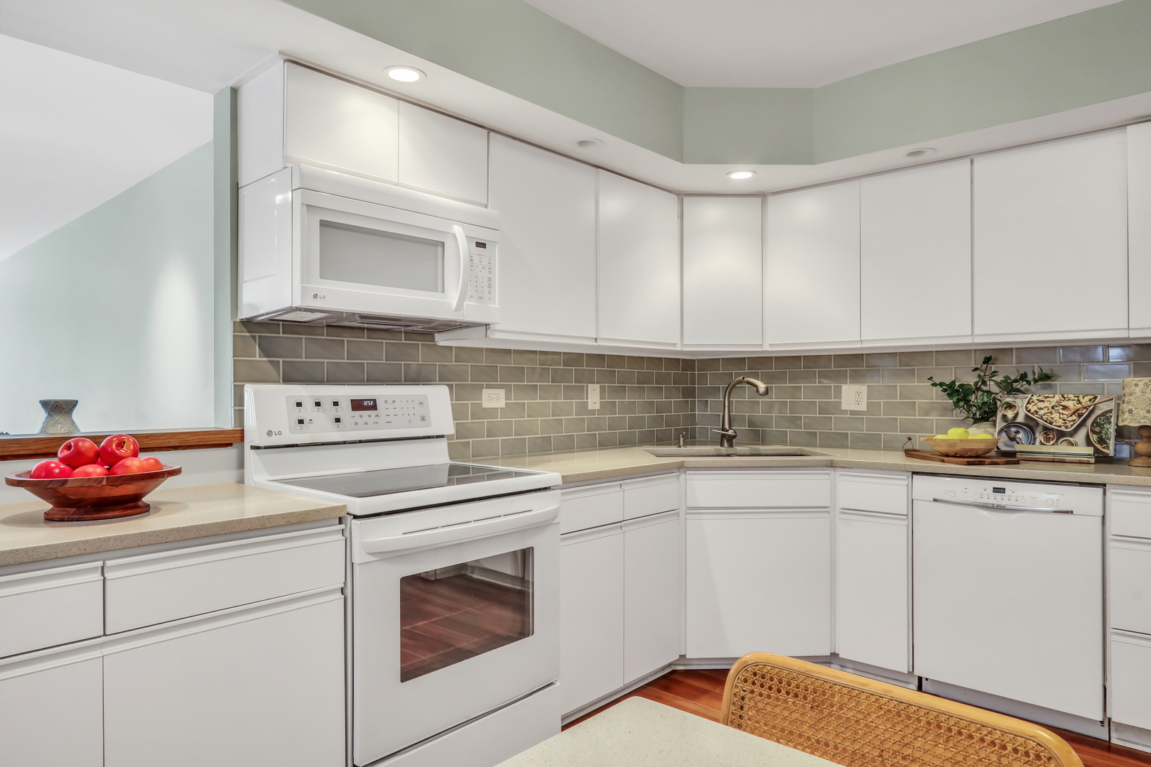 2300 Sherman Avenue #2B, Evanston, IL 60201